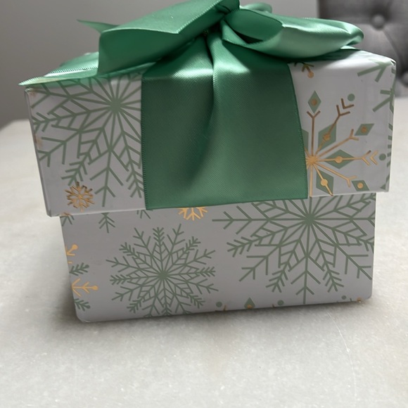 Papyrus Teal Bow Gift Box - Picture 3 of 8